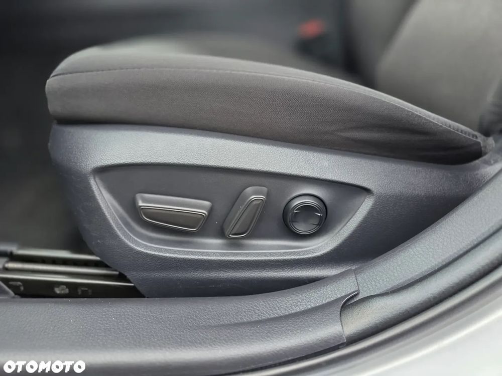 Toyota Camry 2.5 Hybrid Comfort CVT - 34