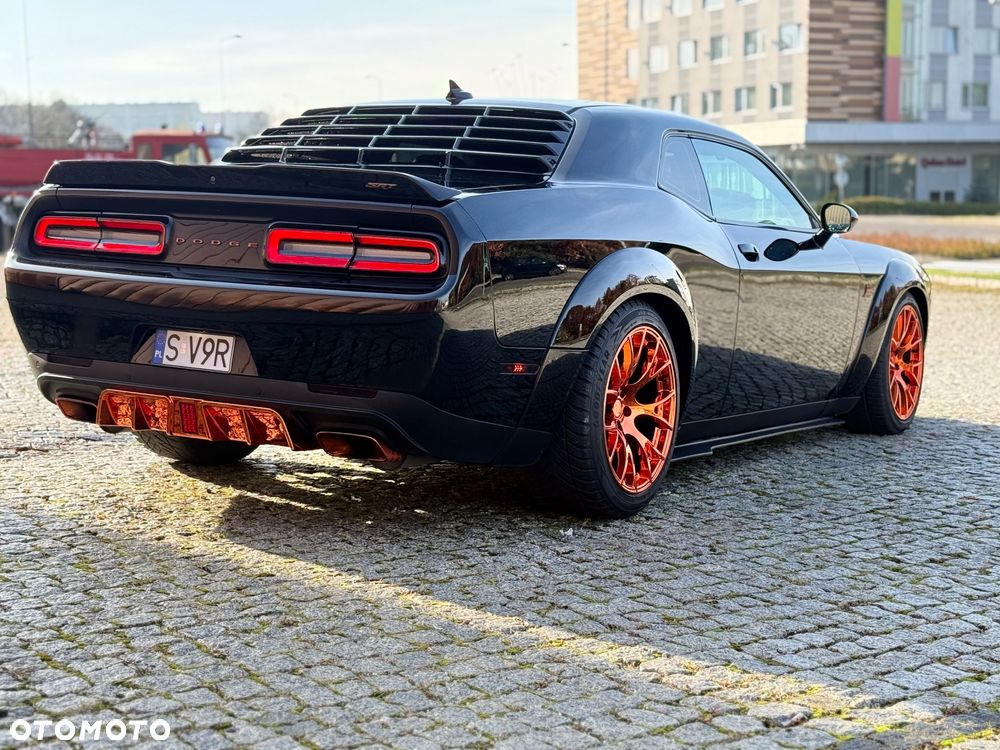 Dodge Challenger - 10