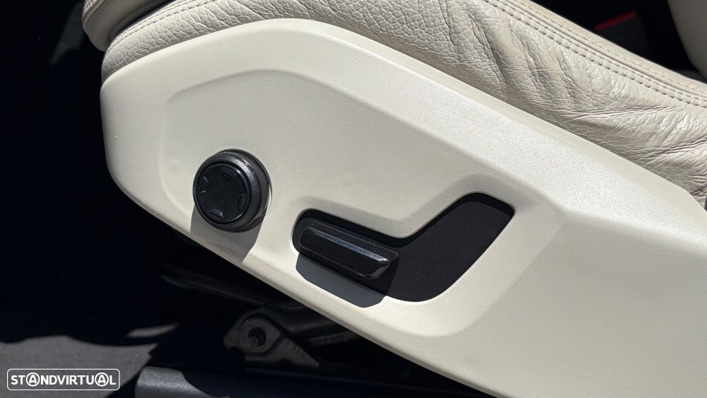 Volvo XC 60 D4 AWD Geartronic Momentum - 42