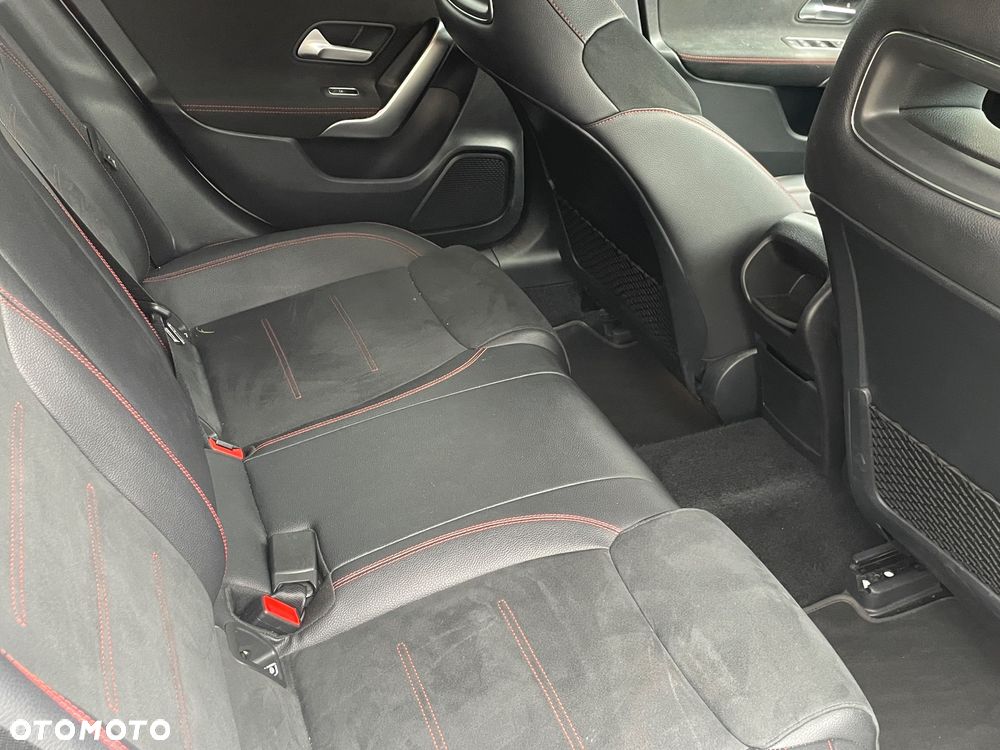 Mercedes-Benz CLA 180 7G-DCT AMG Line - 10