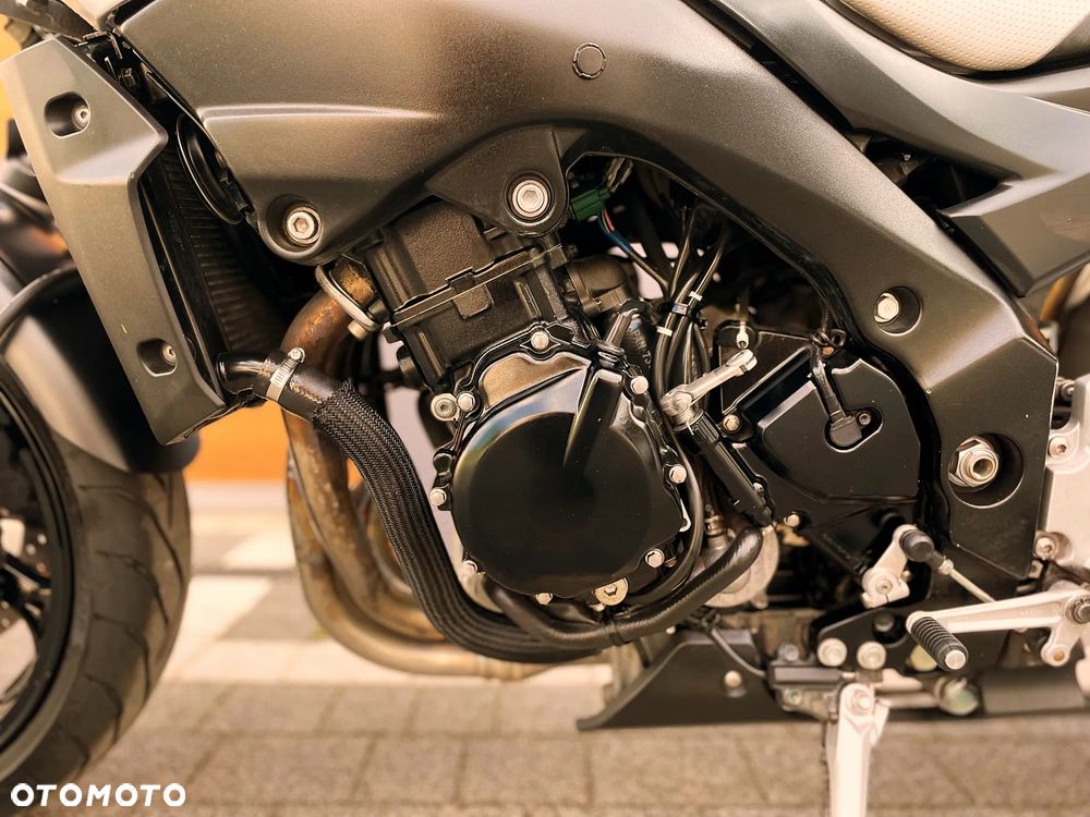 Suzuki GSR - 9