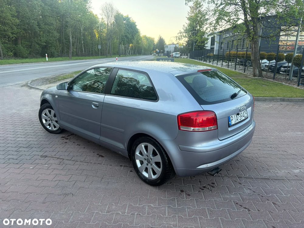 Audi A3 3-drzwiowe 2.0 FSI Attraction - 1