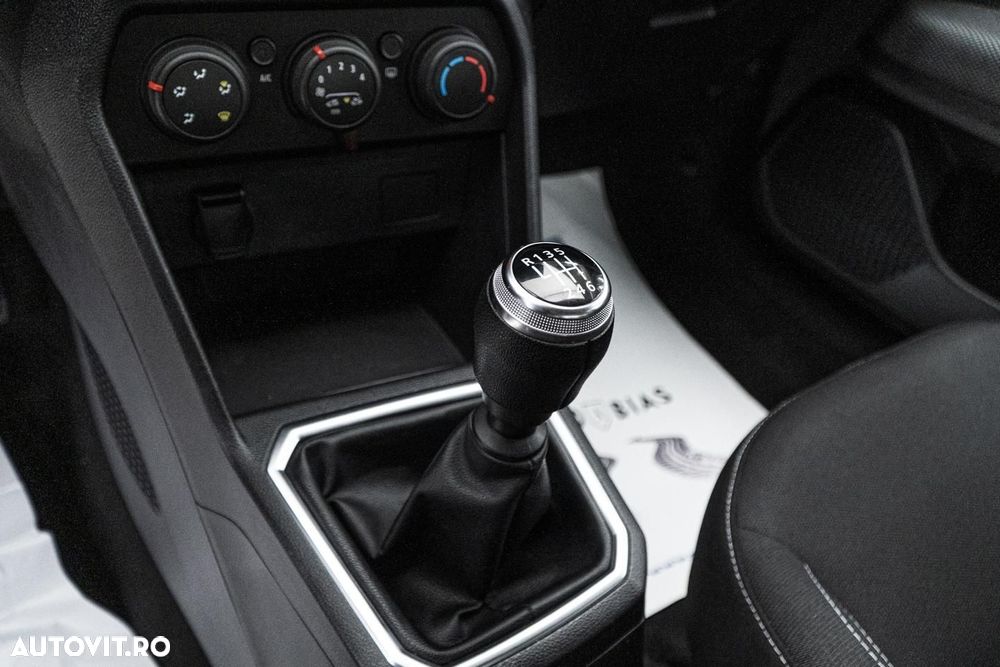 Dacia Logan TCe 90 MT6 Prestige - 27