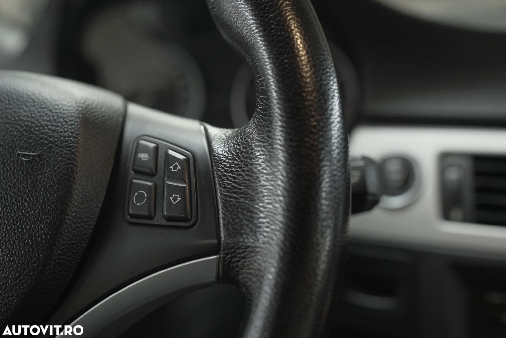 BMW Seria 3 318d - 11