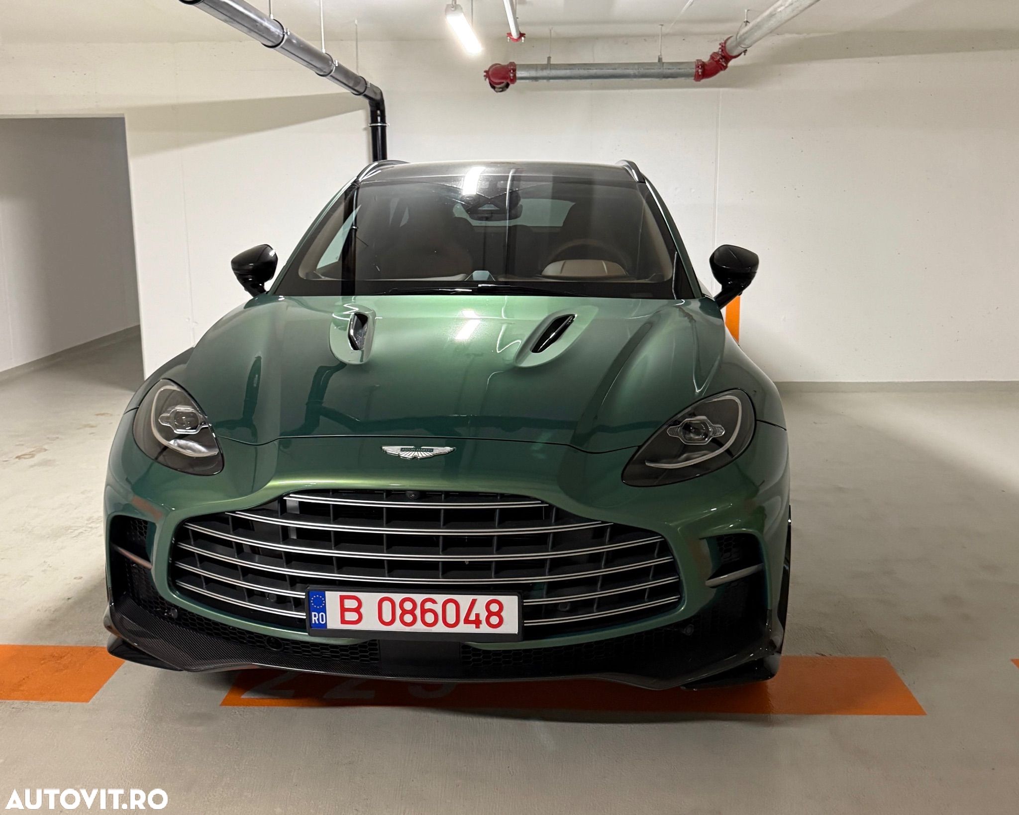 Aston Martin DBX - 1