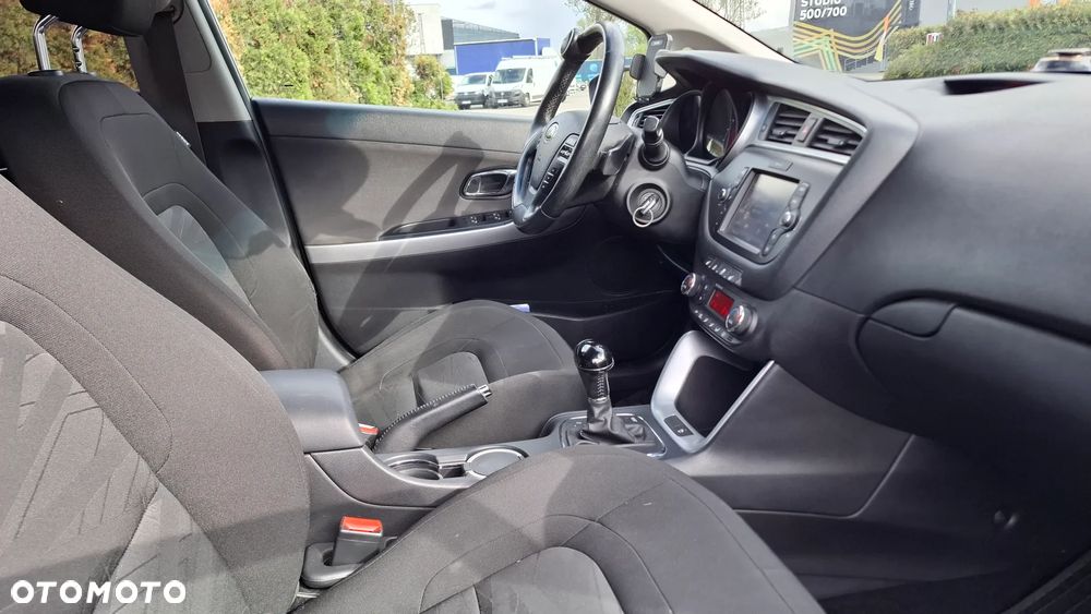 Kia Ceed 1.6 GDI L Business Line DCT - 14