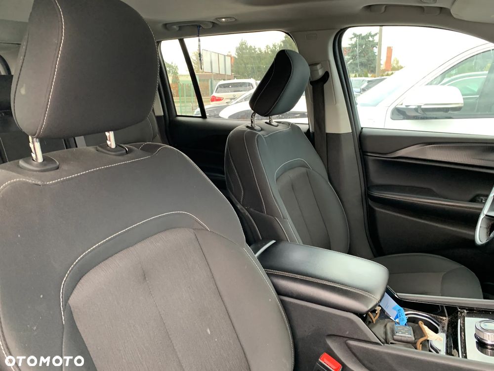 Jeep Grand Cherokee - 23
