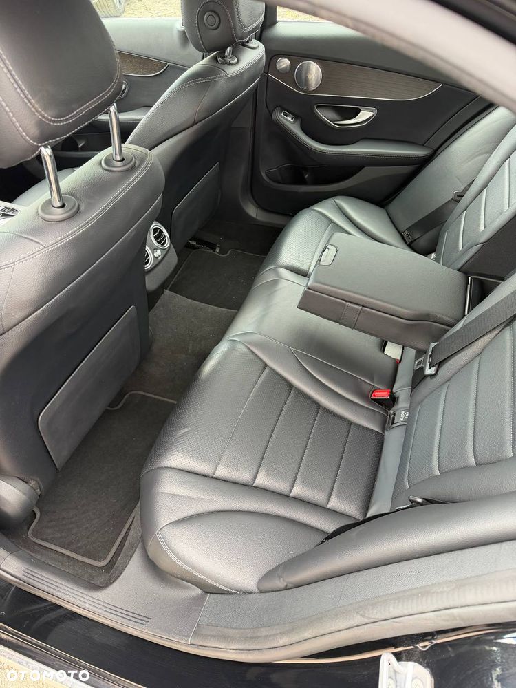 Mercedes-Benz Klasa C 300 4Matic 9G-TRONIC AMG Line - 30