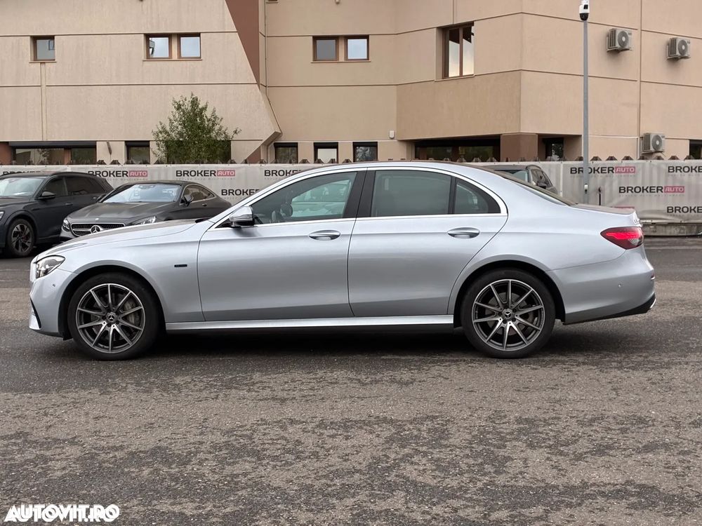 Mercedes-Benz E 300 de 4Matic 9G-TRONIC AMG Line - 11