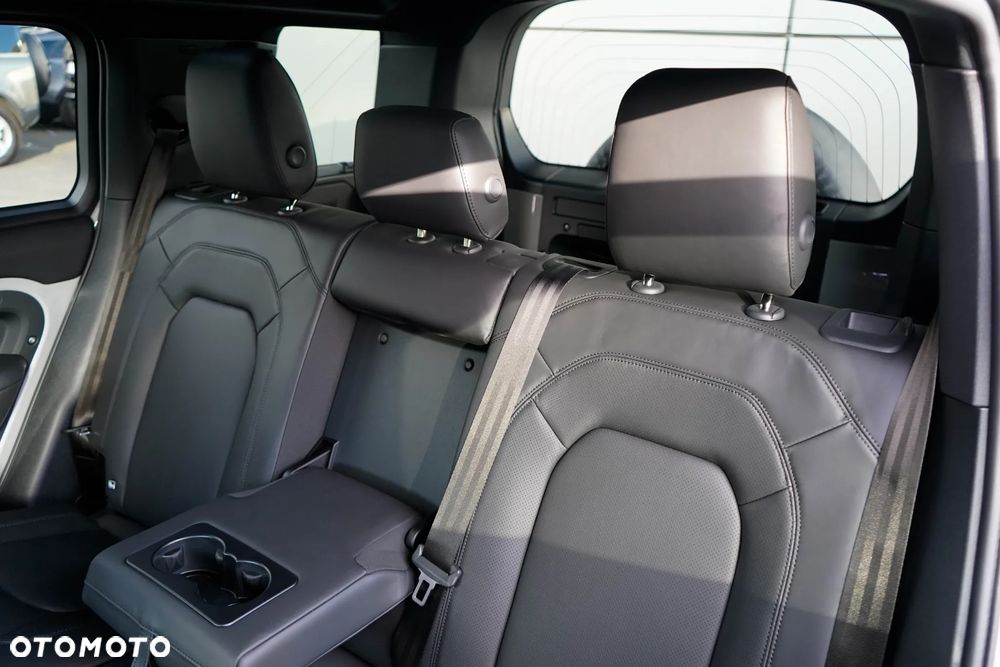 Land Rover Defender 3.0 D350 mHEV X-Dynamic HSE - 35