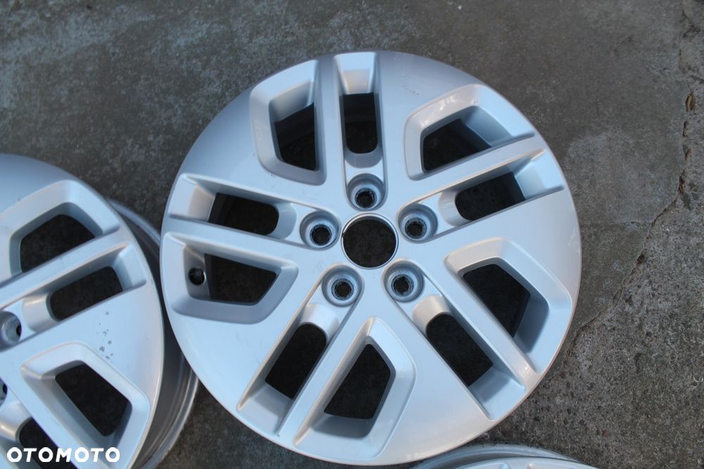 Alufelgi Opel Vivaro Renault  Trafic 5x114,3 17stki - 5