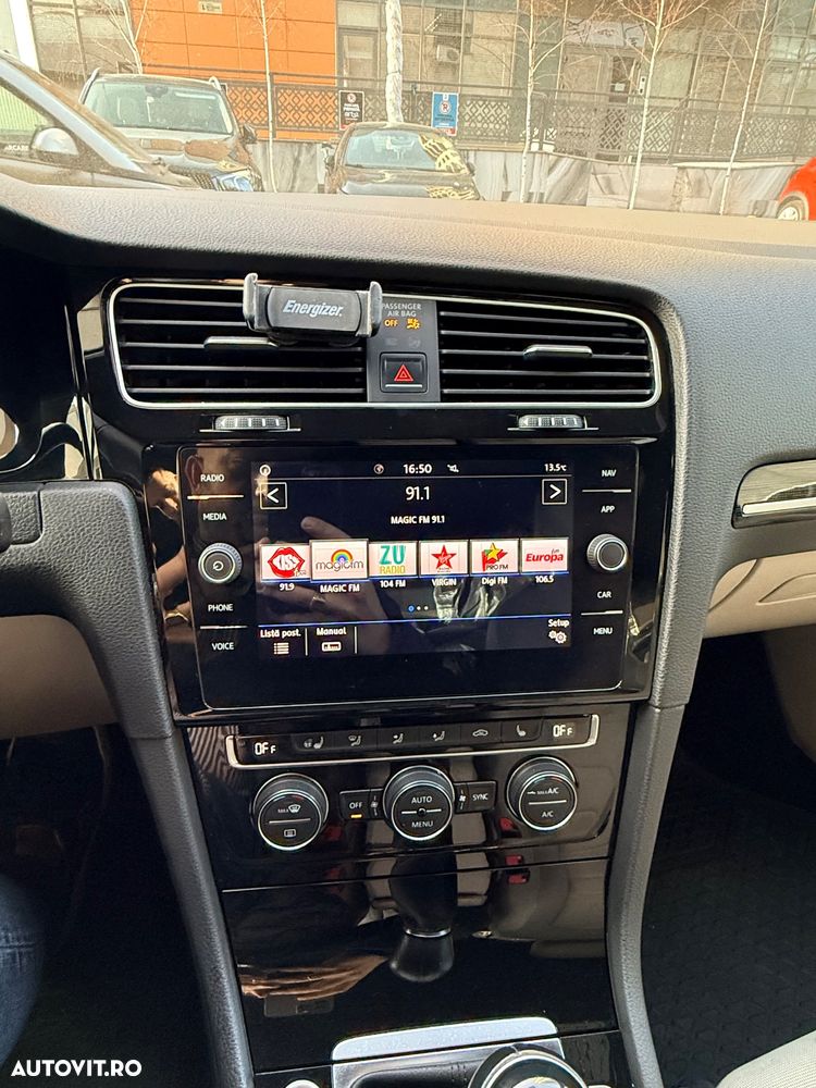 Volkswagen Golf 1.6 TDI Highline - 17