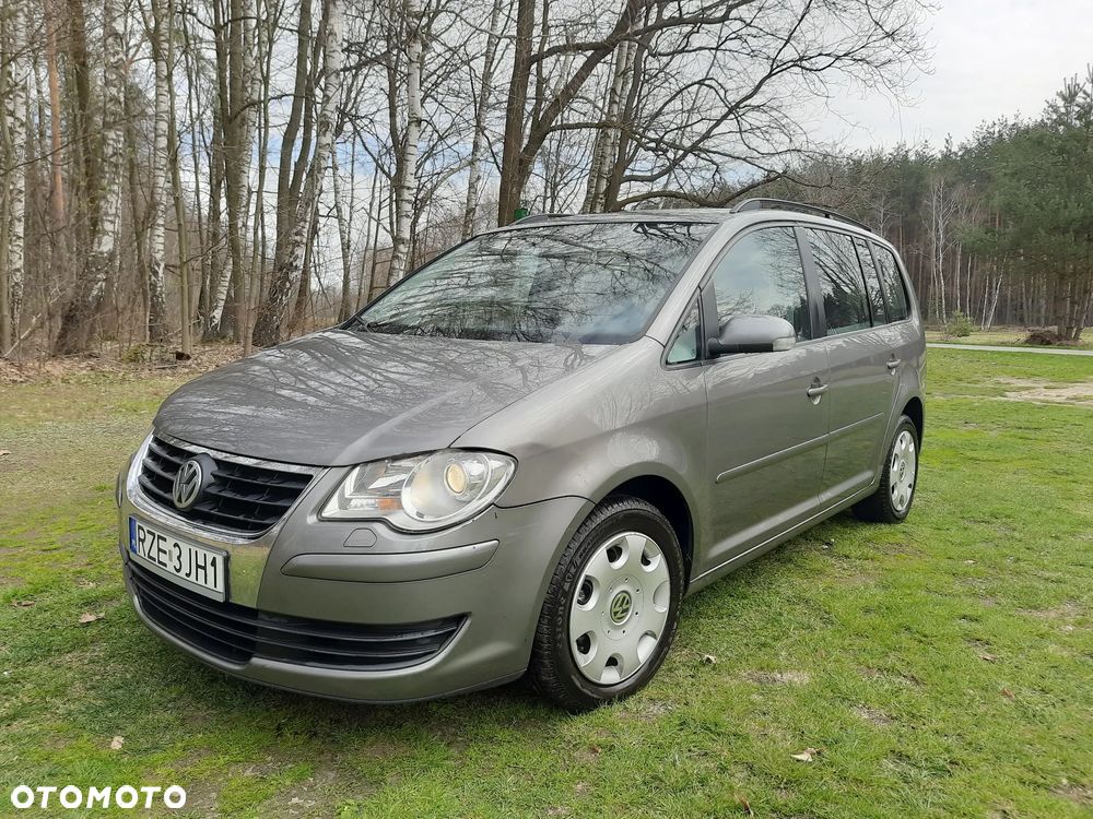 Volkswagen Touran - 1