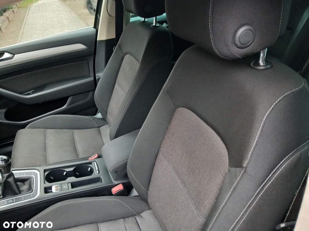 Volkswagen Passat 2.0 TDI (BlueMotion Technology) Comfortline - 21