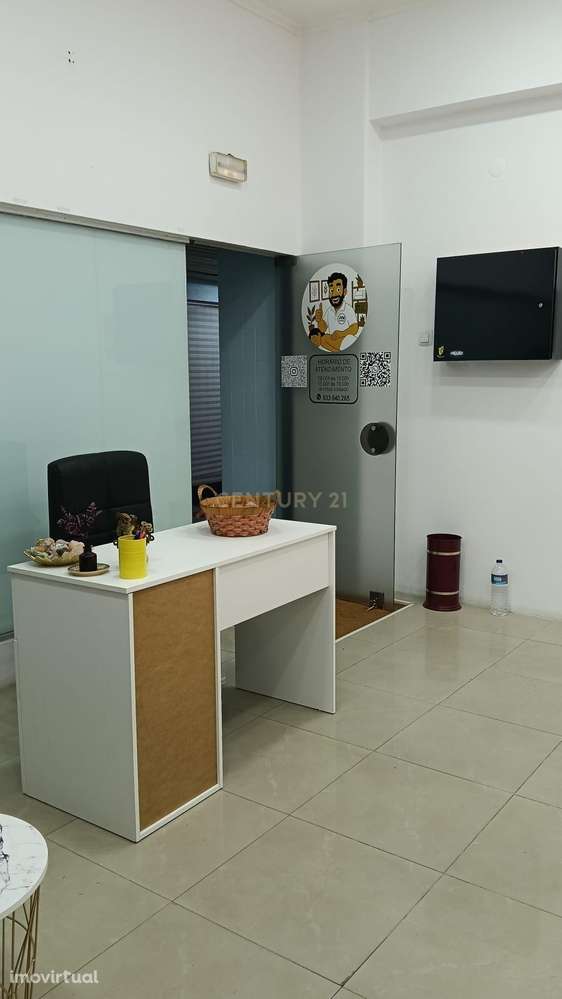 Espaço Comercial em Almada com Excelente Visibilidade - Grande imagem: 3/10