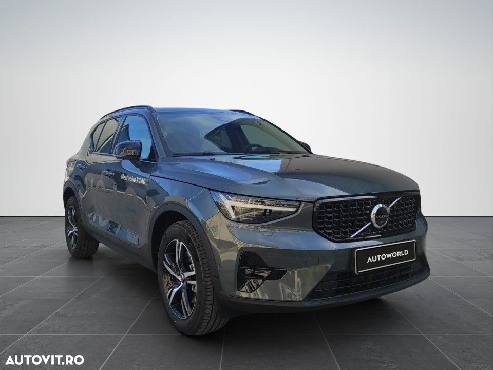 Volvo XC 40 B4 AT FWD MHEV Plus Dark - 8