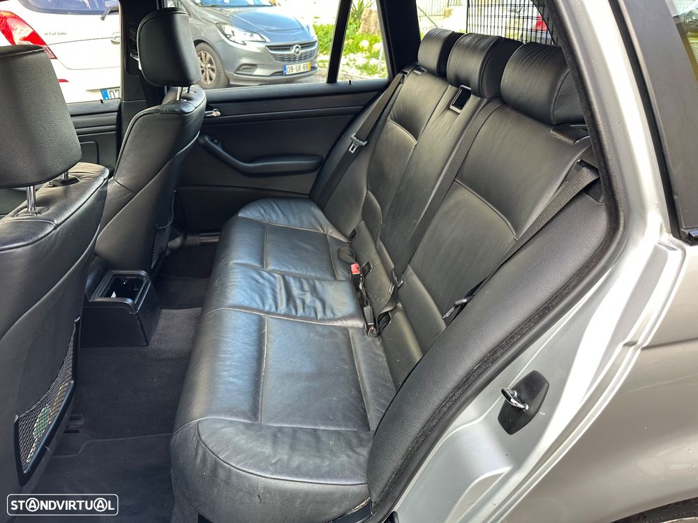 BMW 320 d Touring - 12