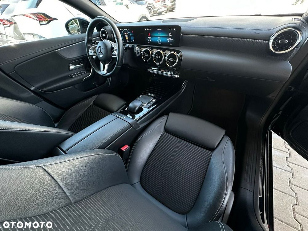 Mercedes-Benz CLA 220 d 8G-DCT - 17