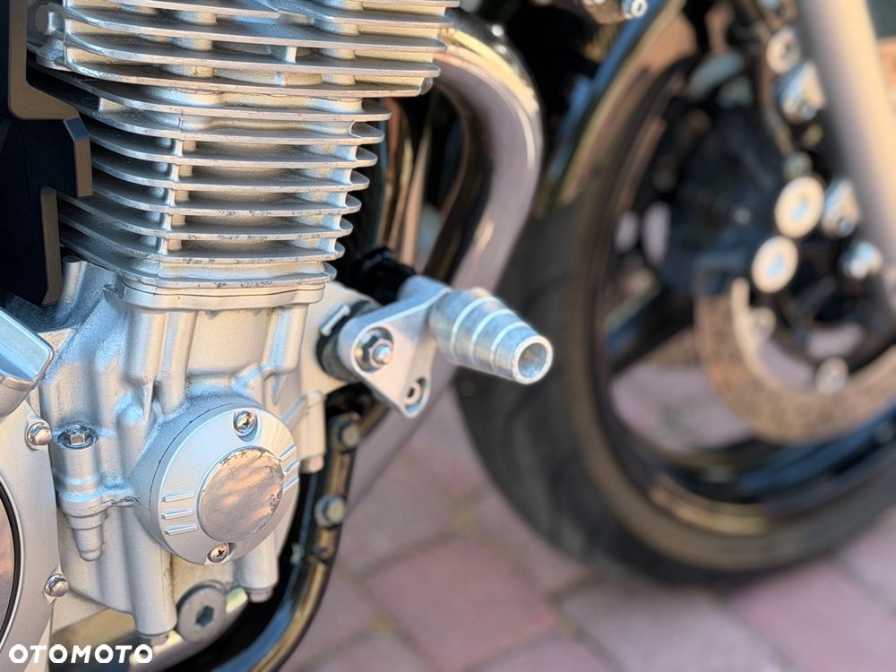 Yamaha XJR - 24