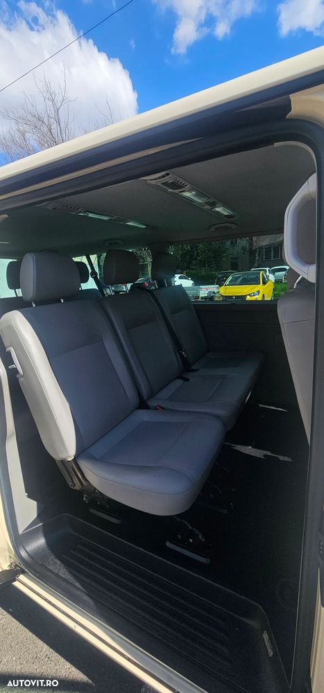 Volkswagen Caravelle - 10