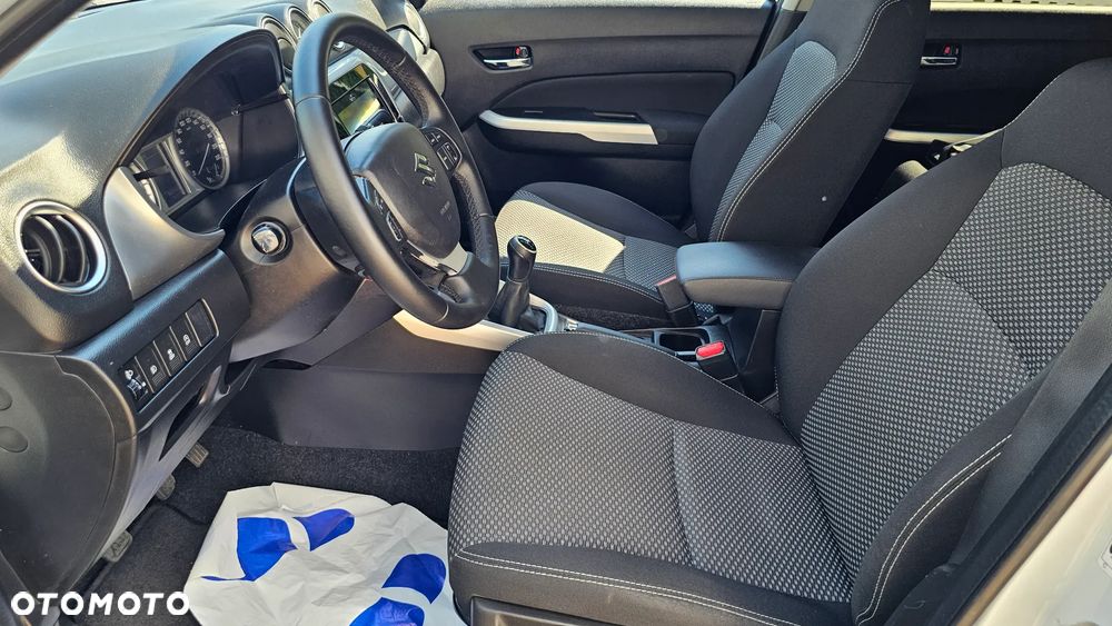 Suzuki Vitara 1.6 Premium 2WD - 24