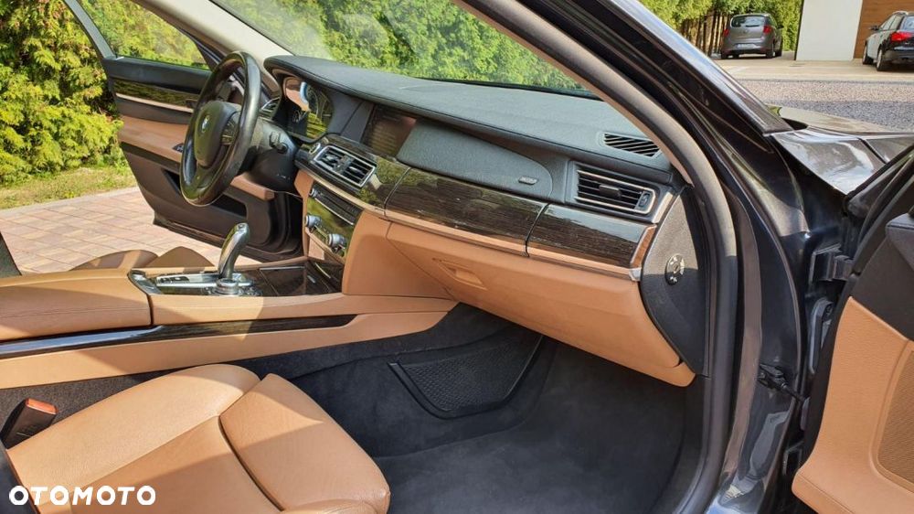 BMW Seria 7 730d - 30