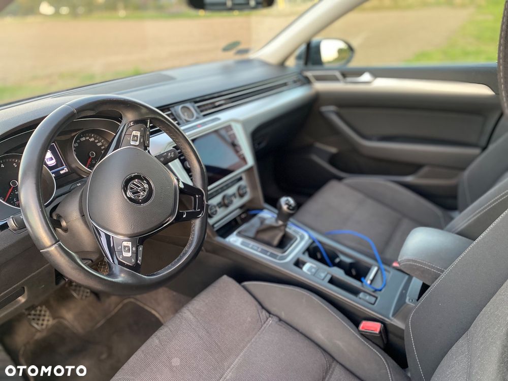 Volkswagen Passat - 13