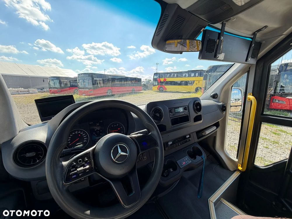 Mercedes-Benz Sprinter 517 - 25