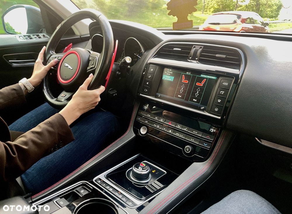 Jaguar F-Pace 35t AWD Prestige - 12