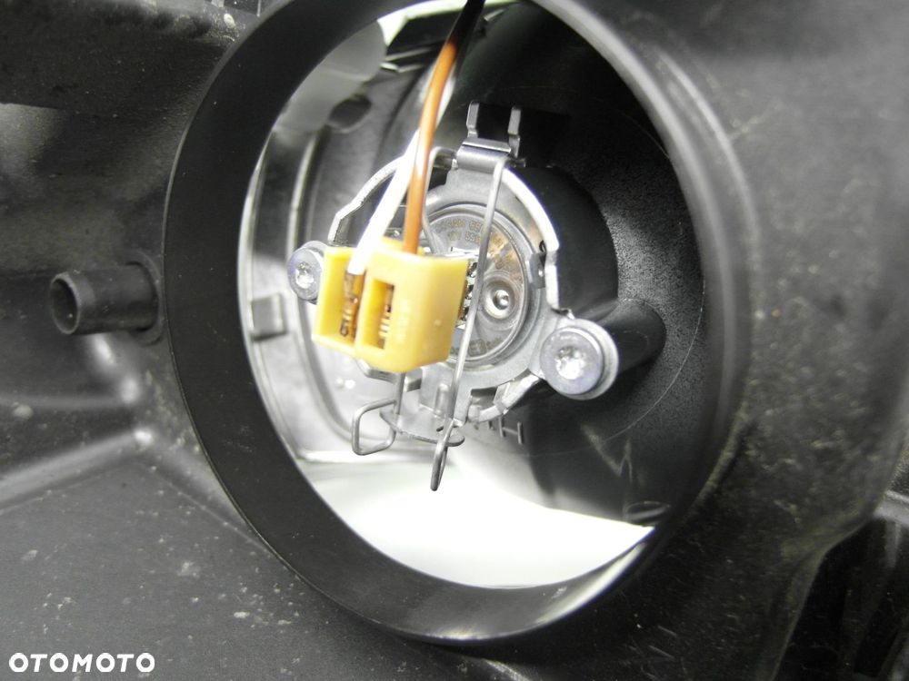 LAMPA PRAWA PRZEDNIA RENAULT SCENIC II 15810400RE - 5