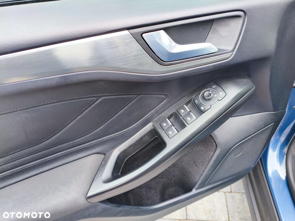 Ford Focus 1.0 EcoBoost Titanium - 28