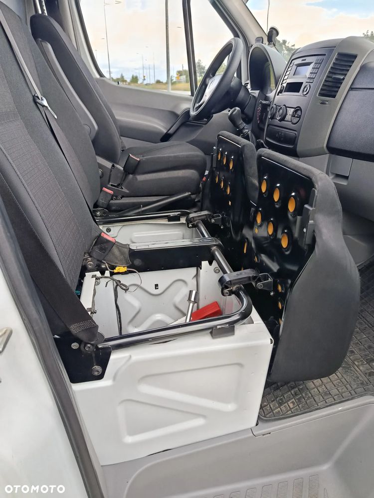 Mercedes-Benz Sprinter - 13