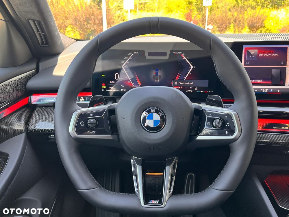 BMW Seria 5 540d xDrive mHEV - 26