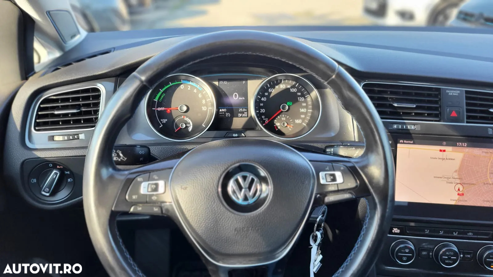 Volkswagen e-Golf - 13
