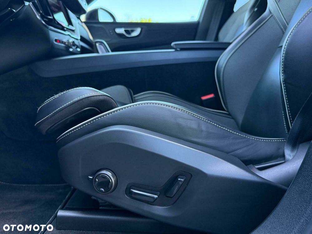 Volvo XC 60 B4 B R-Design - 12