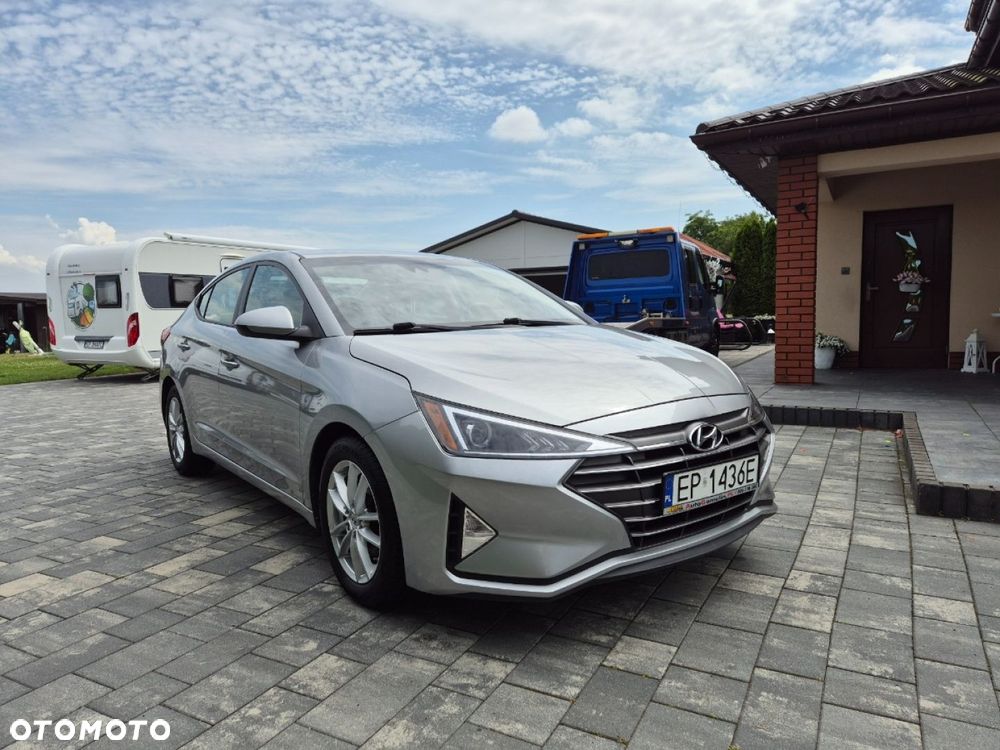 Hyundai Elantra - 2