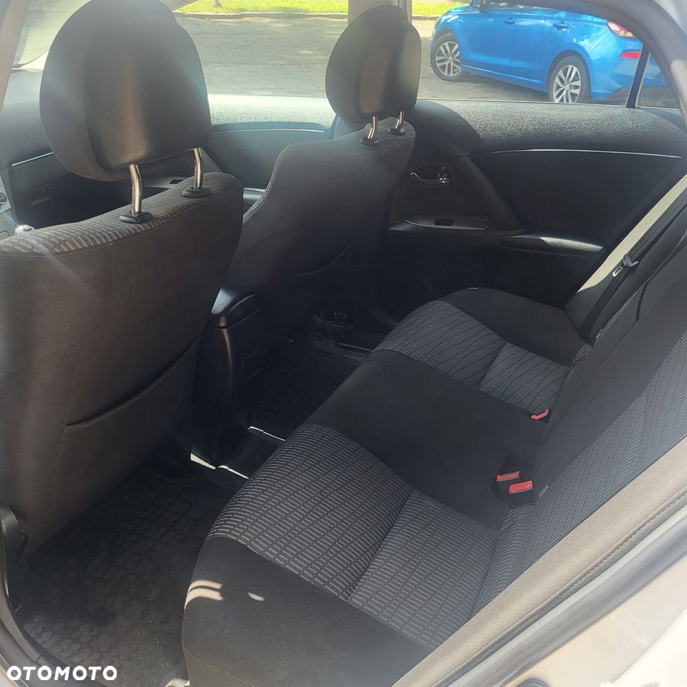 Toyota Avensis - 7