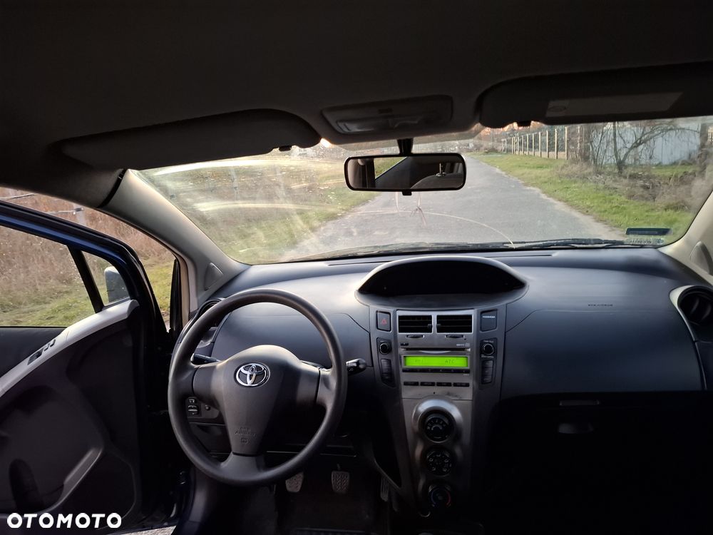 Toyota Yaris - 10