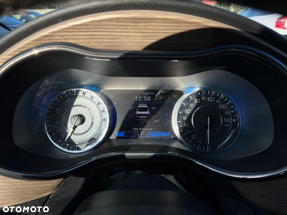 Chrysler 200 - 16