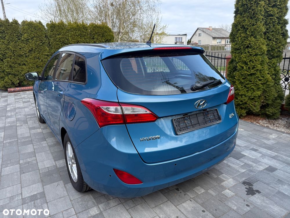 Hyundai i30 blue Kombi 1.6 CRDi YES Gold - 10