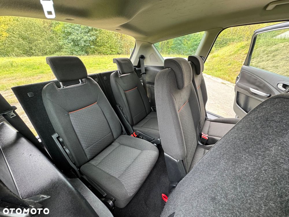 Ford S-Max - 13