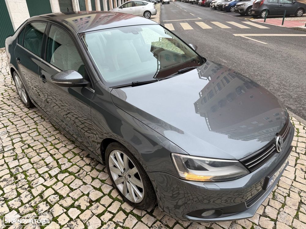 VW Jetta 1.6 TDi Confortline - 25