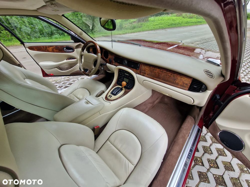 Jaguar XJ - 8