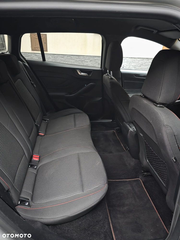 Ford Focus 1.5 EcoBlue Start-Stopp-System ST-LINE DESIGN - 14