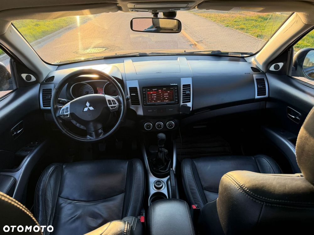 Mitsubishi Outlander 2.0 DI-D 4WD Intense - 18