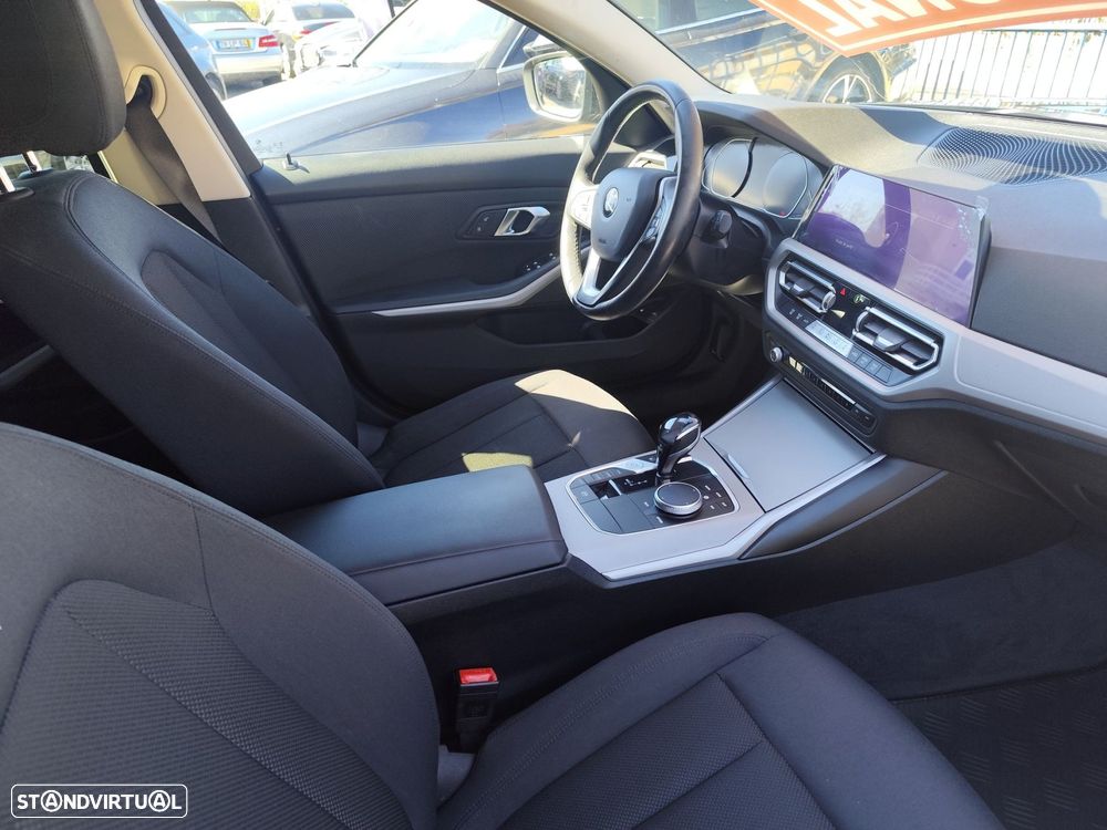 BMW 330 e Touring Auto - 27