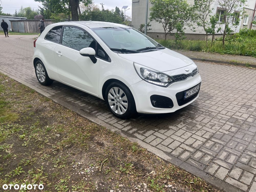 Kia Rio 1.2 L - 4