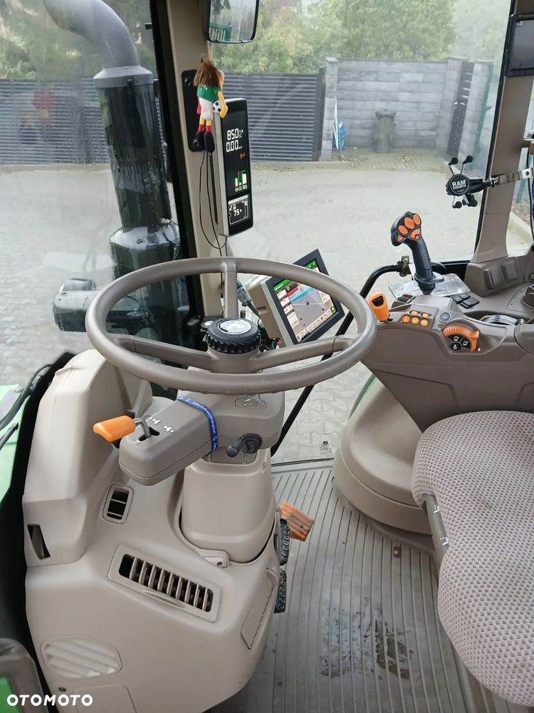 John Deere 6120M - 8