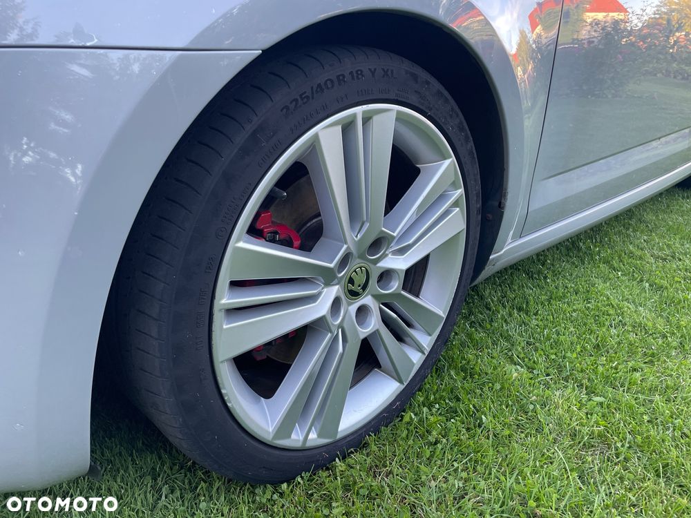Skoda Octavia 2.0 TDI DSG RS - 9