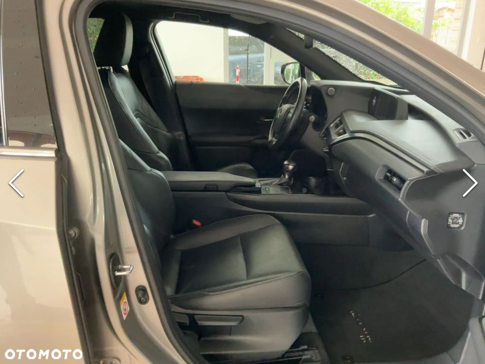 Lexus UX 250h Executive Line - 8